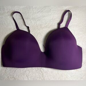 Víctoria  Secret Women’s purple Bra  Sz 38DD